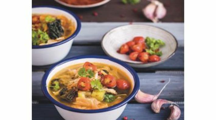 Selbstgemachte Gemüsesuppe für den Vorrat 