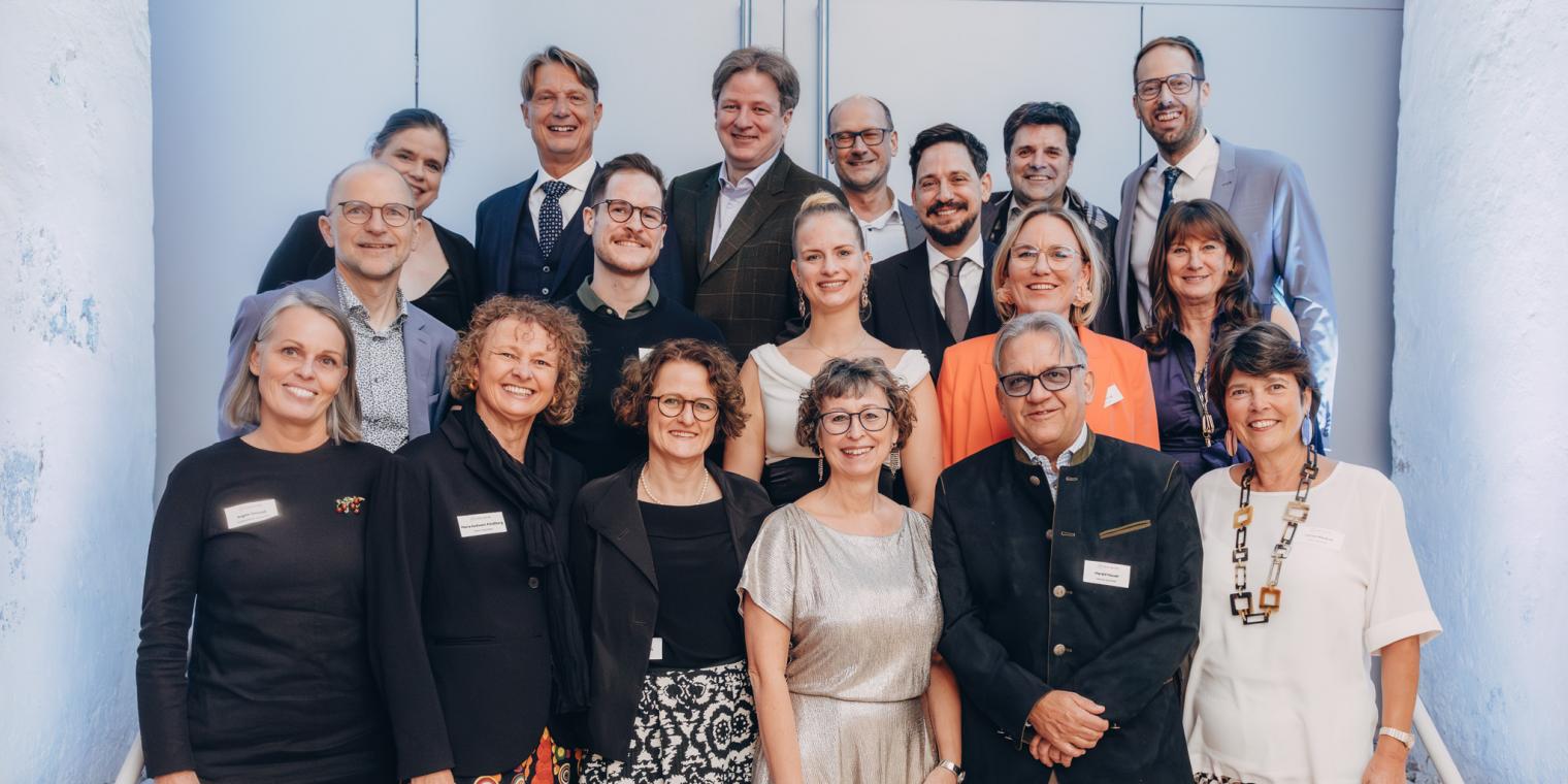 Sante-Apotheken-by-wolfgang-lehner_XP14133